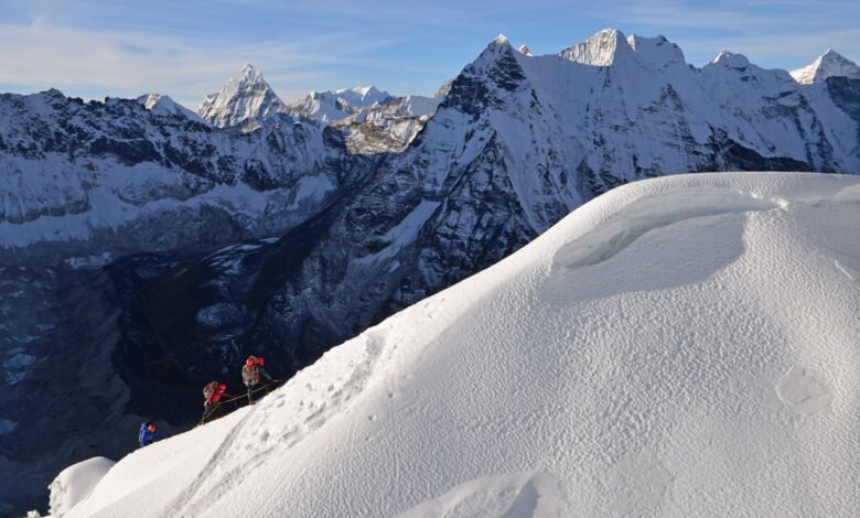 Why is Island Peak the Best 6000m Peak to Climb After Everest Base Camp?