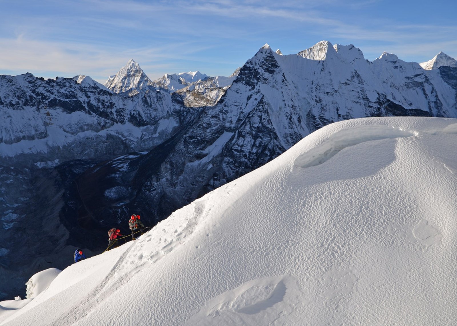 Why is Island Peak the Best 6000m Peak to Climb After Everest Base Camp?